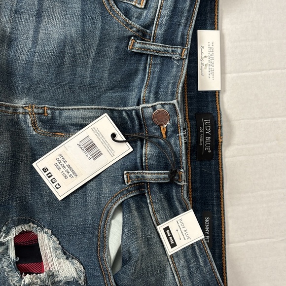 Judy Blue size 11 with patches behind distressingNWT - Picture 4 of 10